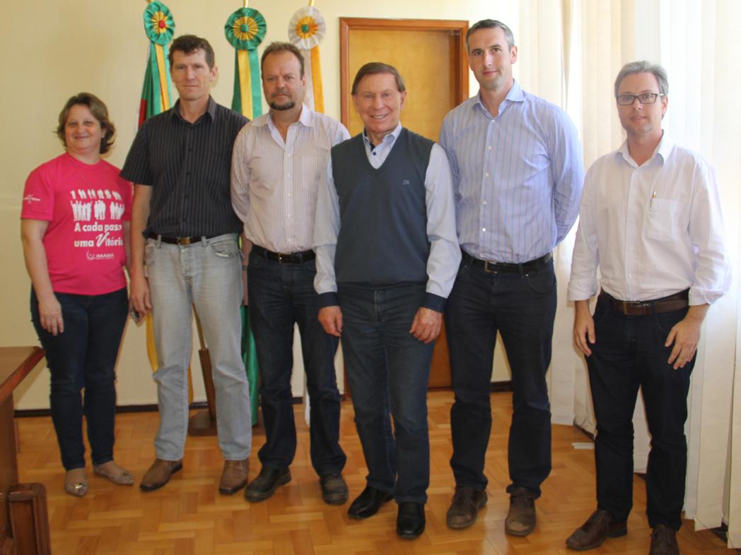 EXECUTIVO RECEBE A VISITA DE IRLANDÊS